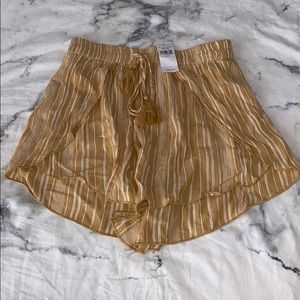 American eagle flowy shorts